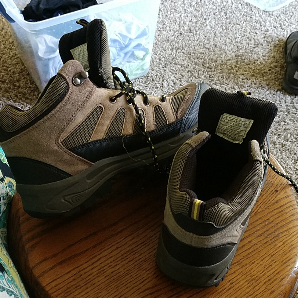 Boots - Picture 3 of 4